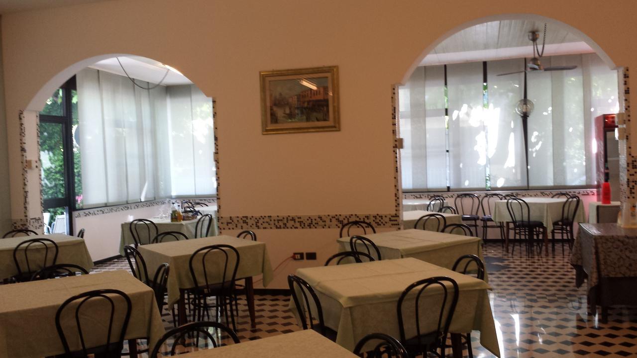 Hotel Villa Podgora Rimini Exterior photo